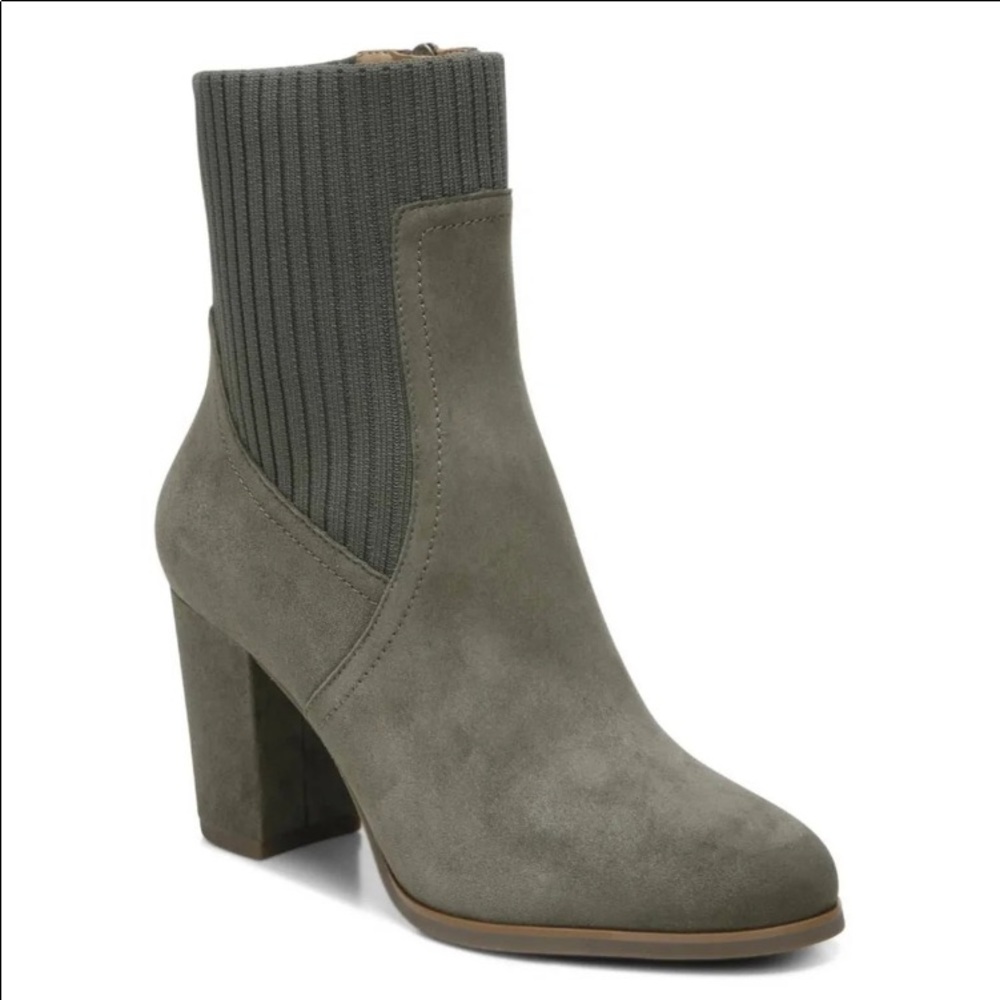 Vionic Kaylee Bootie Olive green suede with knit sides 6.5